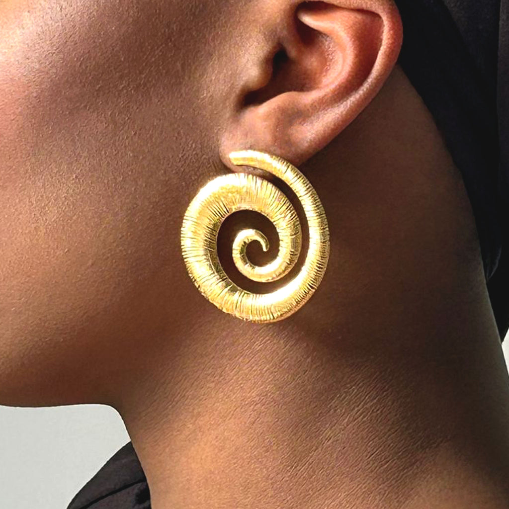 Okoye | Boucles d'oreilles dorées en acier inoxydable