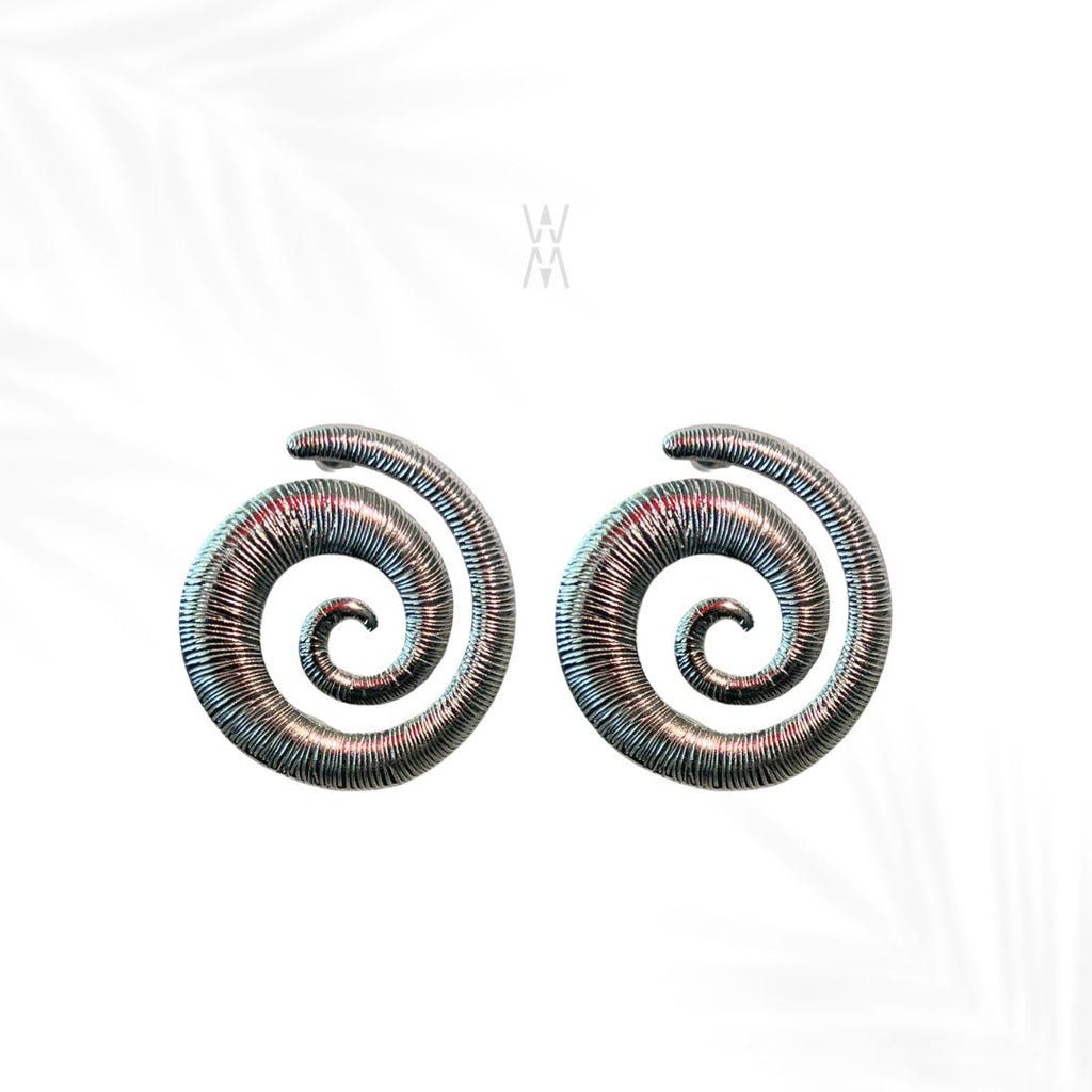 Okoye | Boucles d'oreilles spirales argentées en acier inoxydable