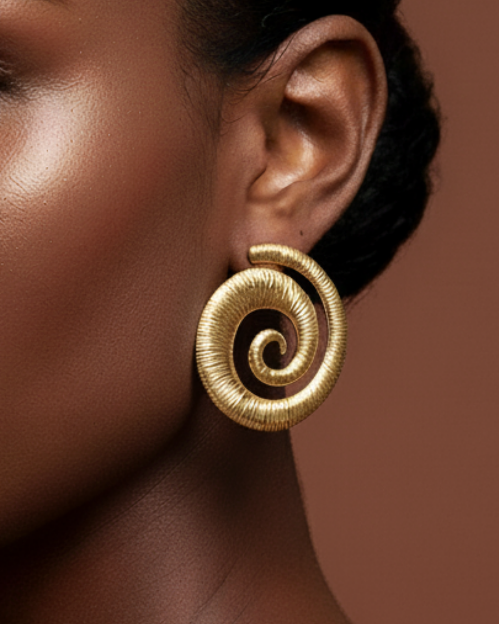 Okoye | Boucles d'oreilles dorées en acier inoxydable