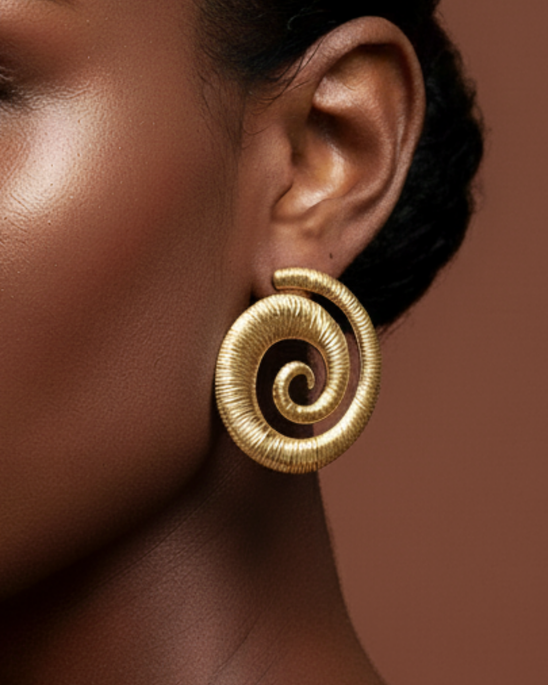 Okoye | Boucles d'oreilles dorées en acier inoxydable